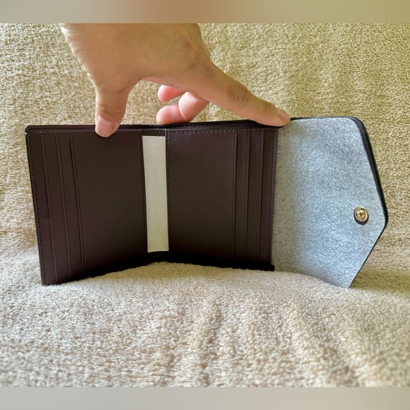 COACH Crossgrain Leather Wyn
Small Wallet - Picture 5 of 8